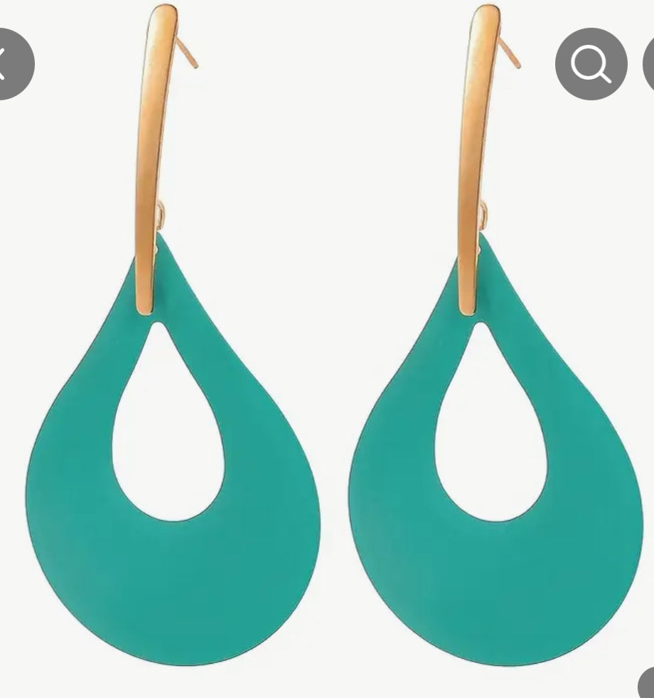 Exaggerated Water Drops